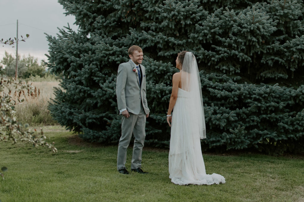 First look at Northern Colorado Wedding